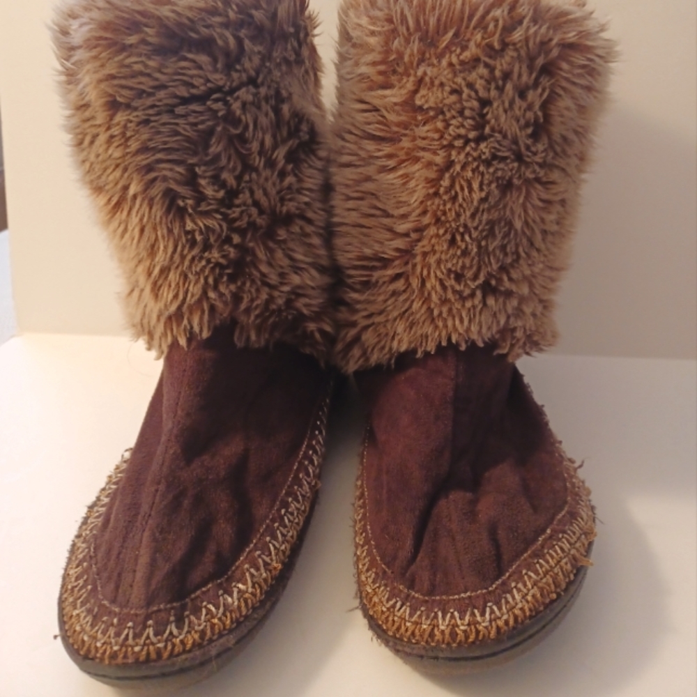 Isotoner 7.5-8 faux  Fur Crim Brown color Booties